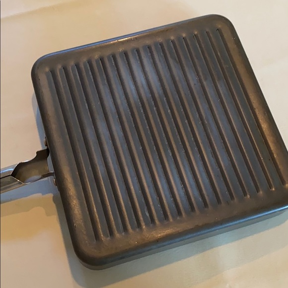 11” square Thomas Rosenthal Group Grill Pan - Picture 3 of 3